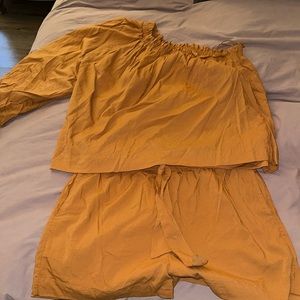 Women’s evereve two piece short set.